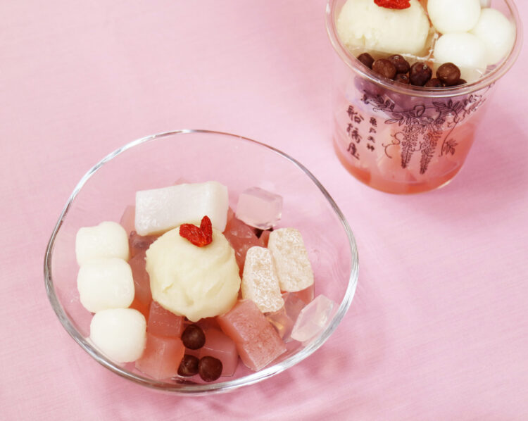 苺ミルク白玉あんみつ
